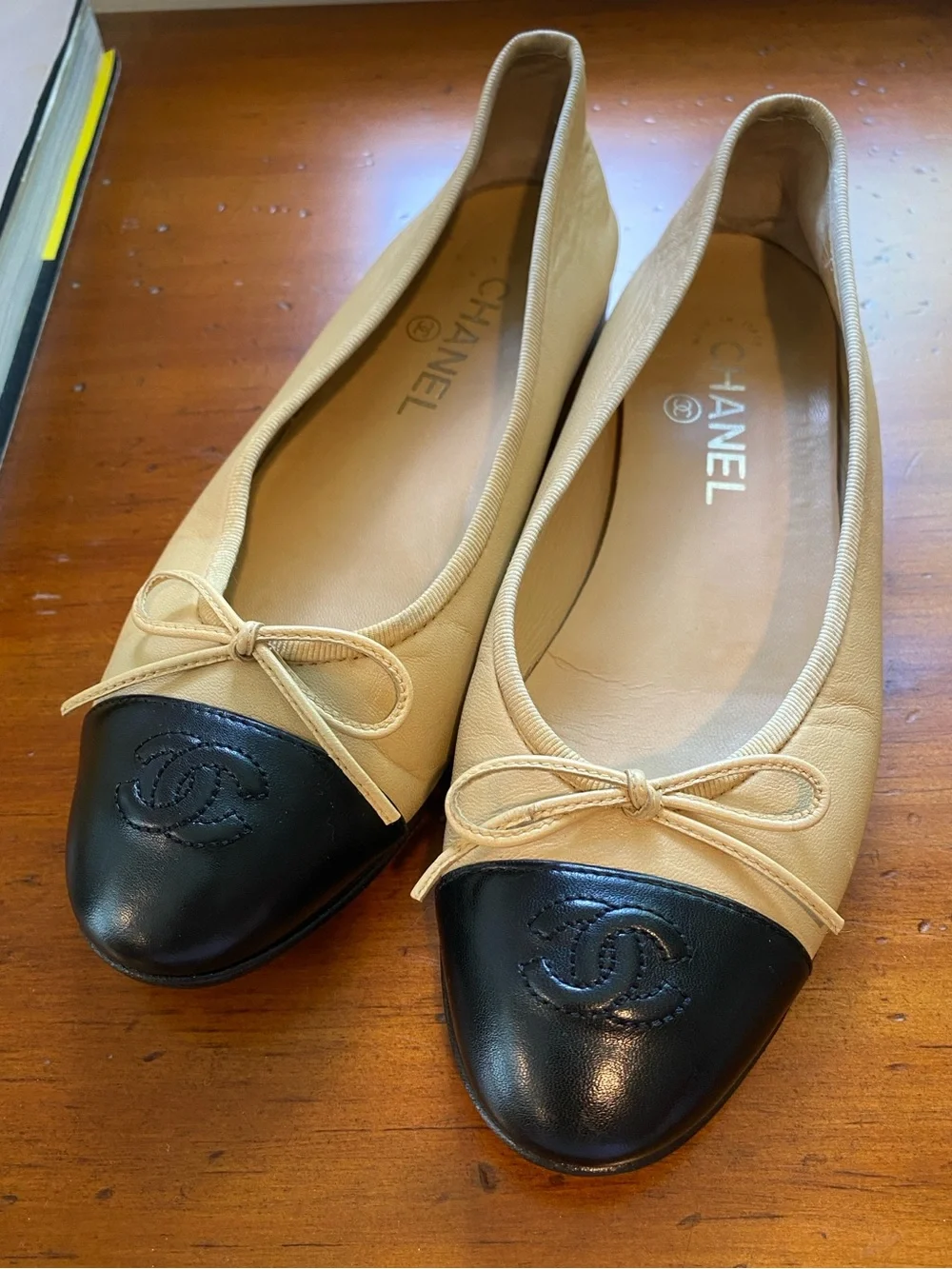 CHANEL Beige and Black Cap-Toe Leather Ballet Flats
